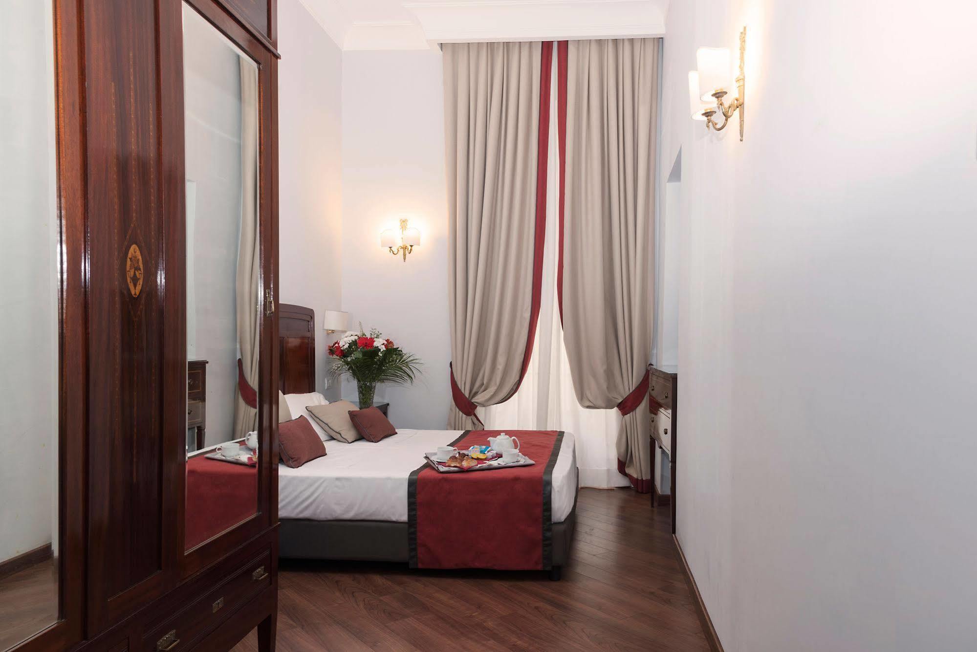Palazzo Riario Sforza Hotel Naples Exterior photo
